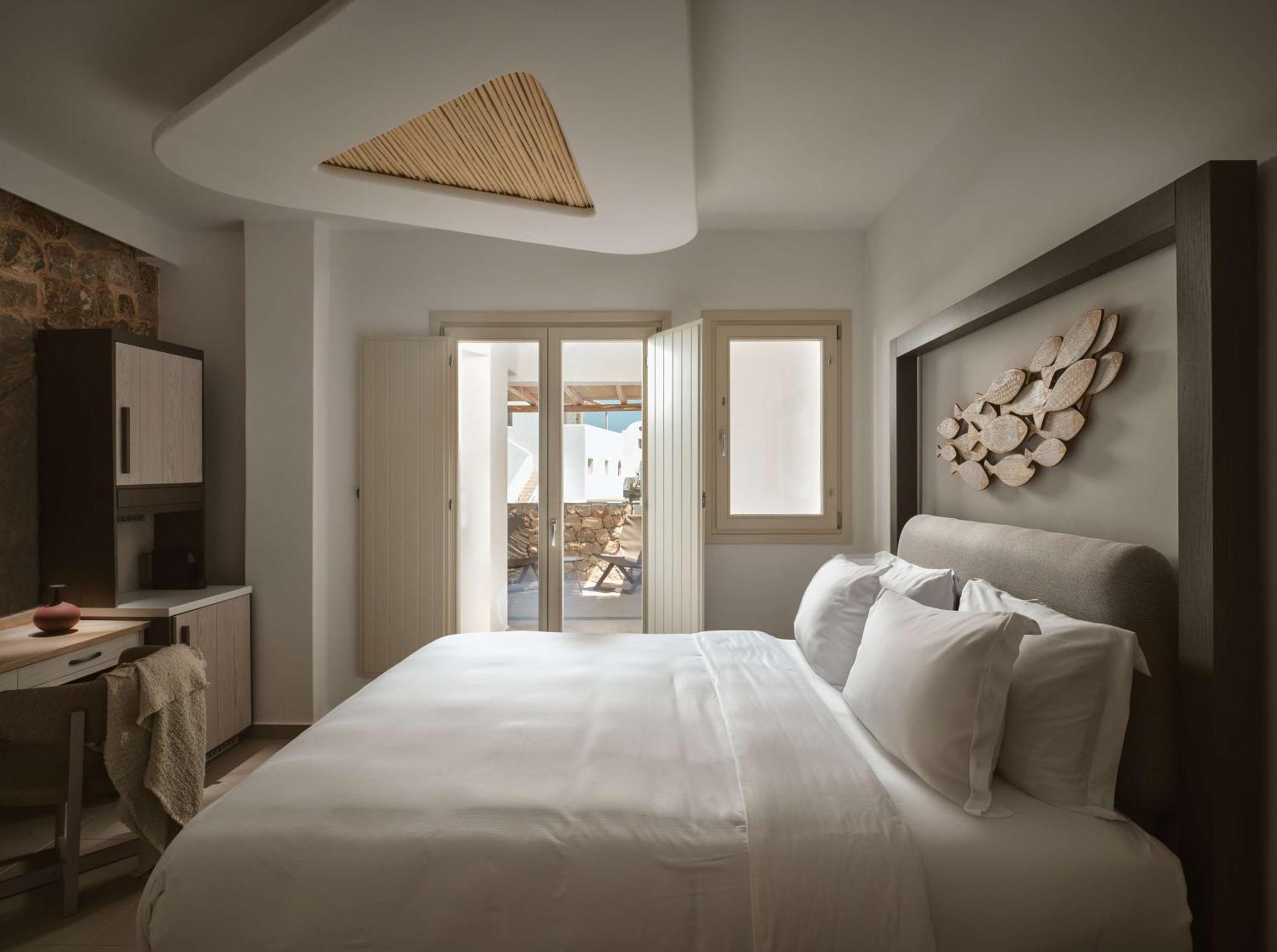 Ośrodek wypoczynkowy Sea Breeze Santorini Resort, Curio By Hilton Agios Georgios (Santorini)