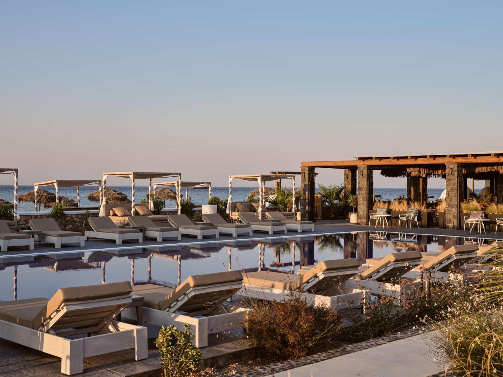 Sea Breeze Santorini Resort, Curio By Hilton 5* Agios Georgios (Santorini)