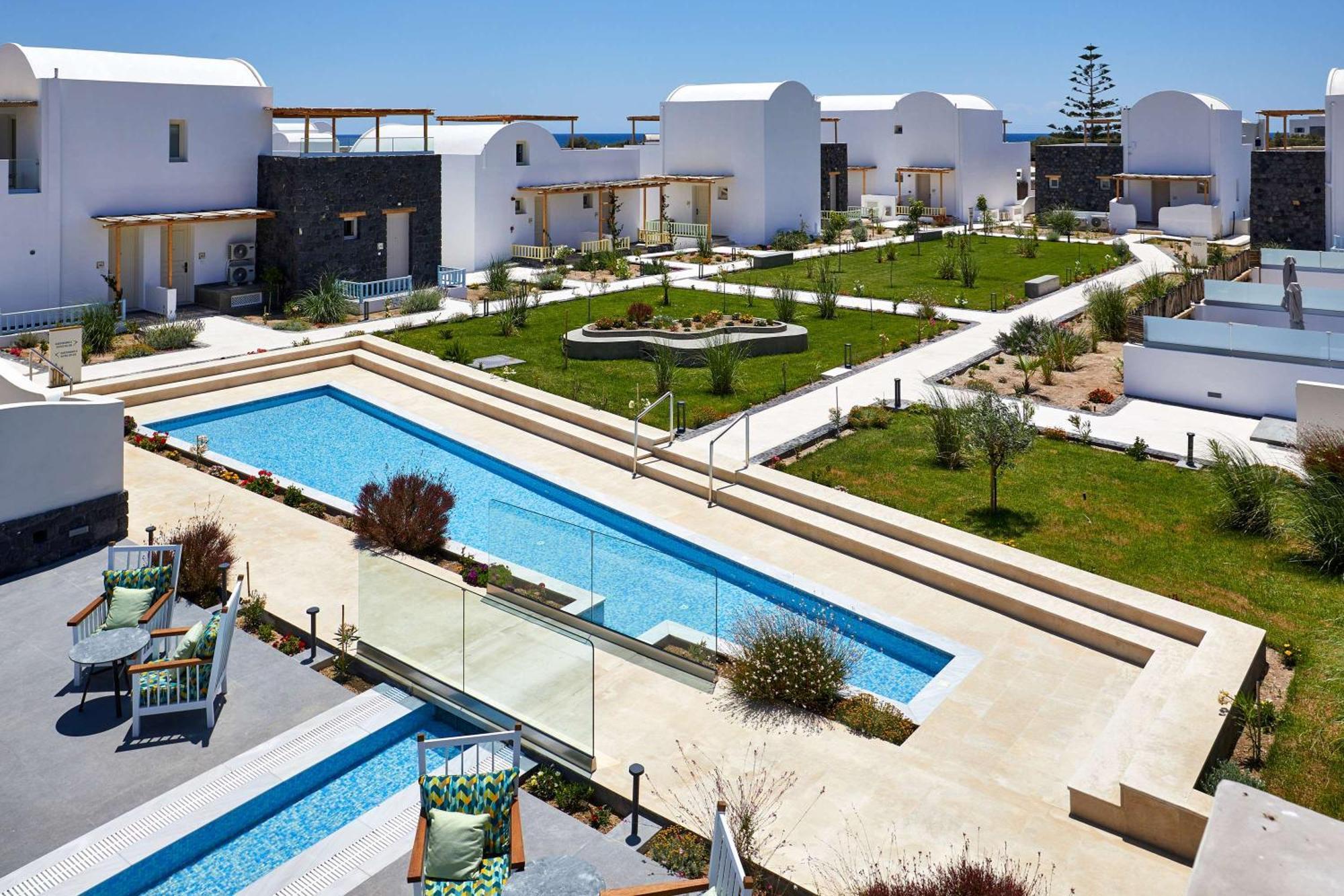 Sea Breeze Santorini Resort, Curio By Hilton Agios Georgios (Santorini)
