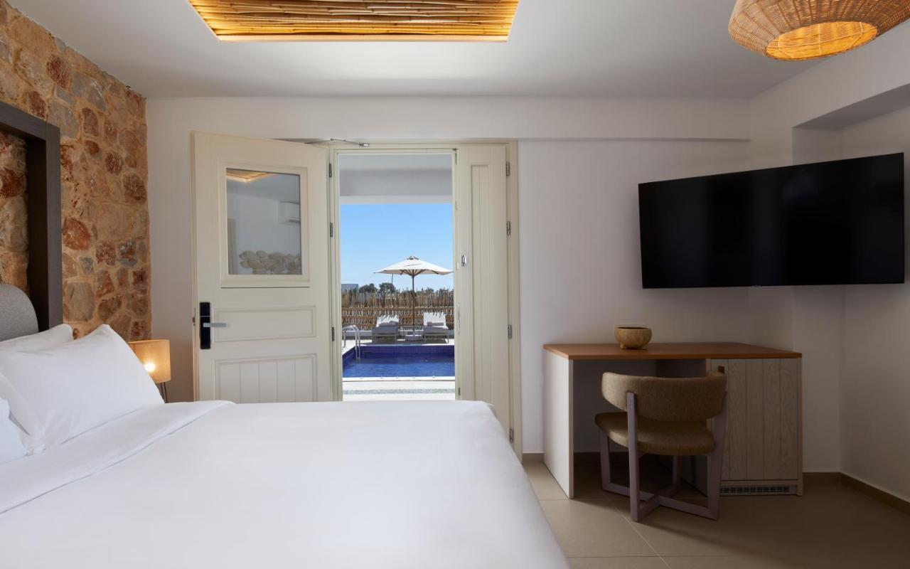 Resort Sea Breeze Santorini Resort, Curio By Hilton Agios Georgios (Santorini)