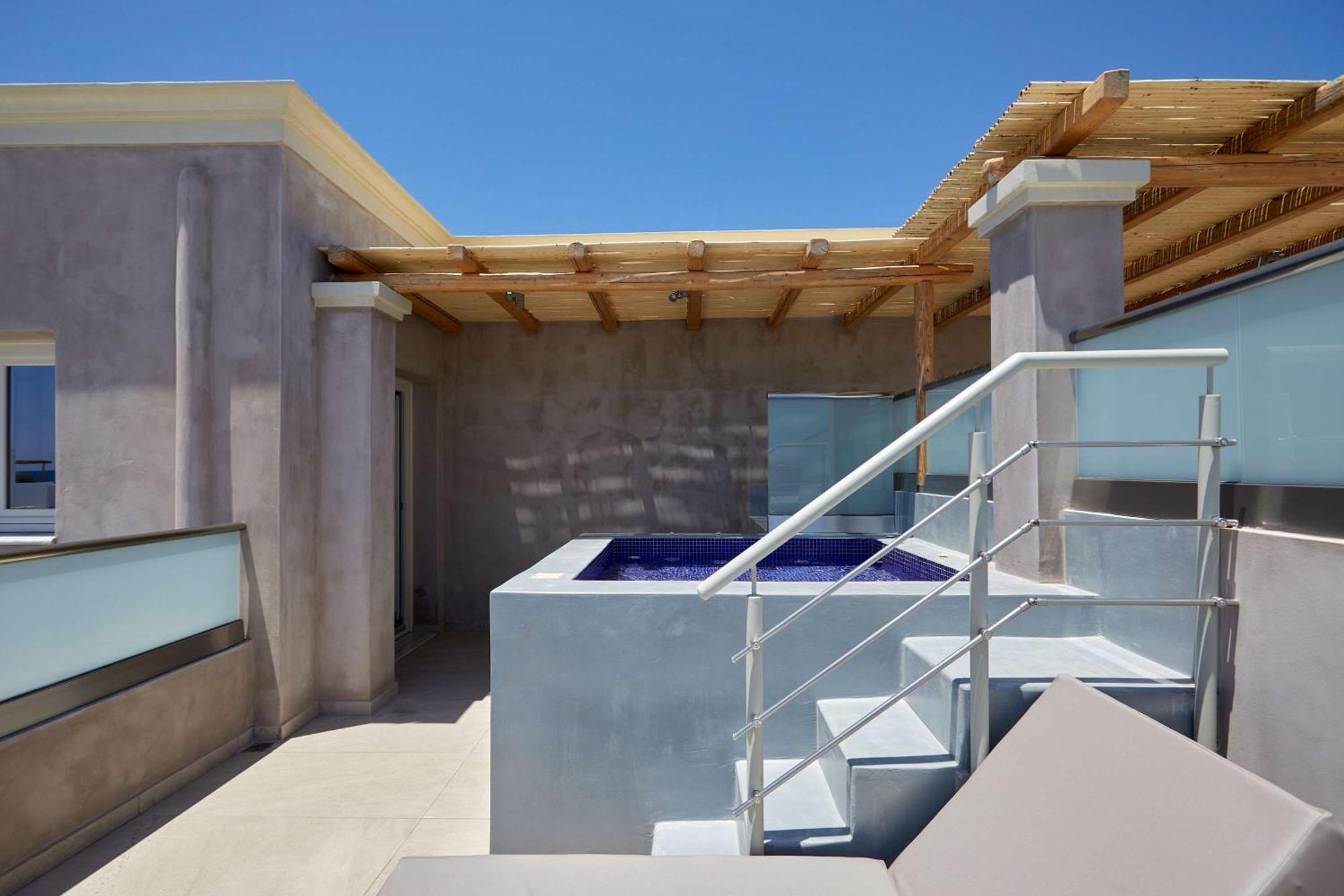 Sea Breeze Santorini Resort, Curio By Hilton Agios Georgios (Santorini)