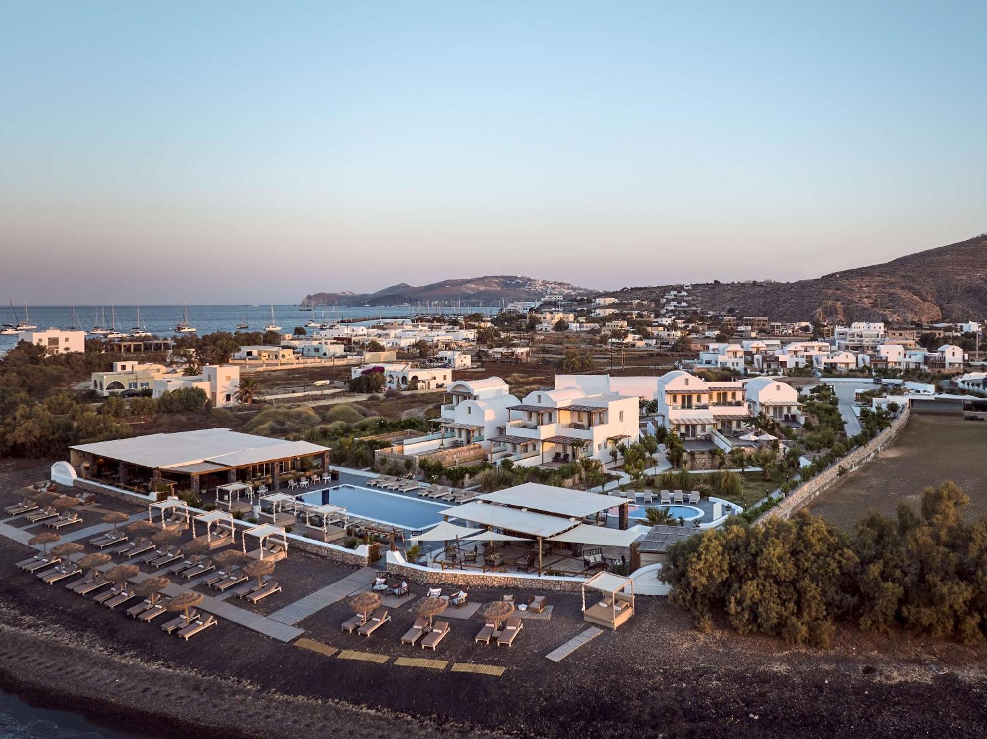 Resort Sea Breeze Santorini Resort, Curio By Hilton Agios Georgios (Santorini)