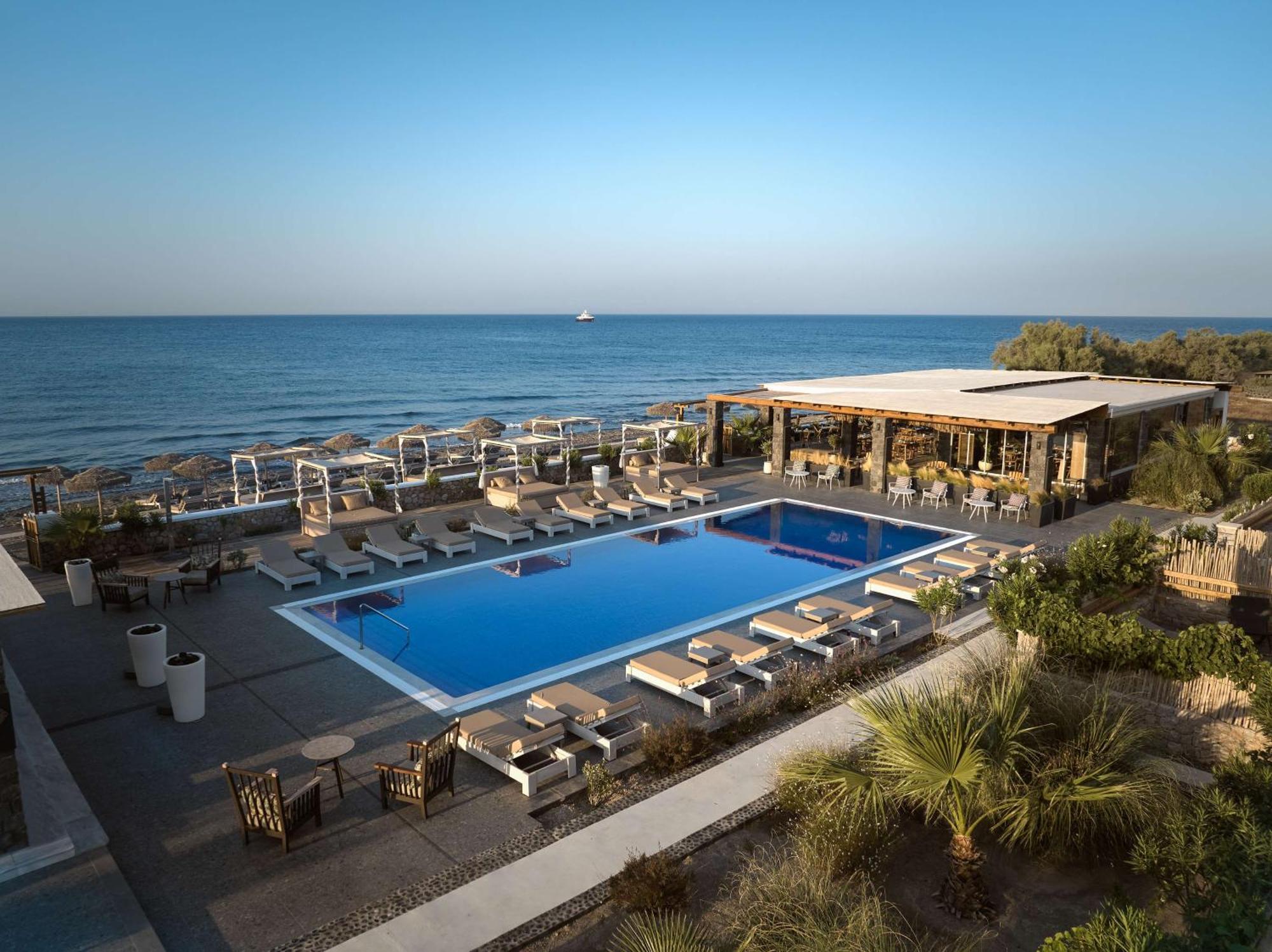 Sea Breeze Santorini Resort, Curio By Hilton Agios Georgios (Santorini)
