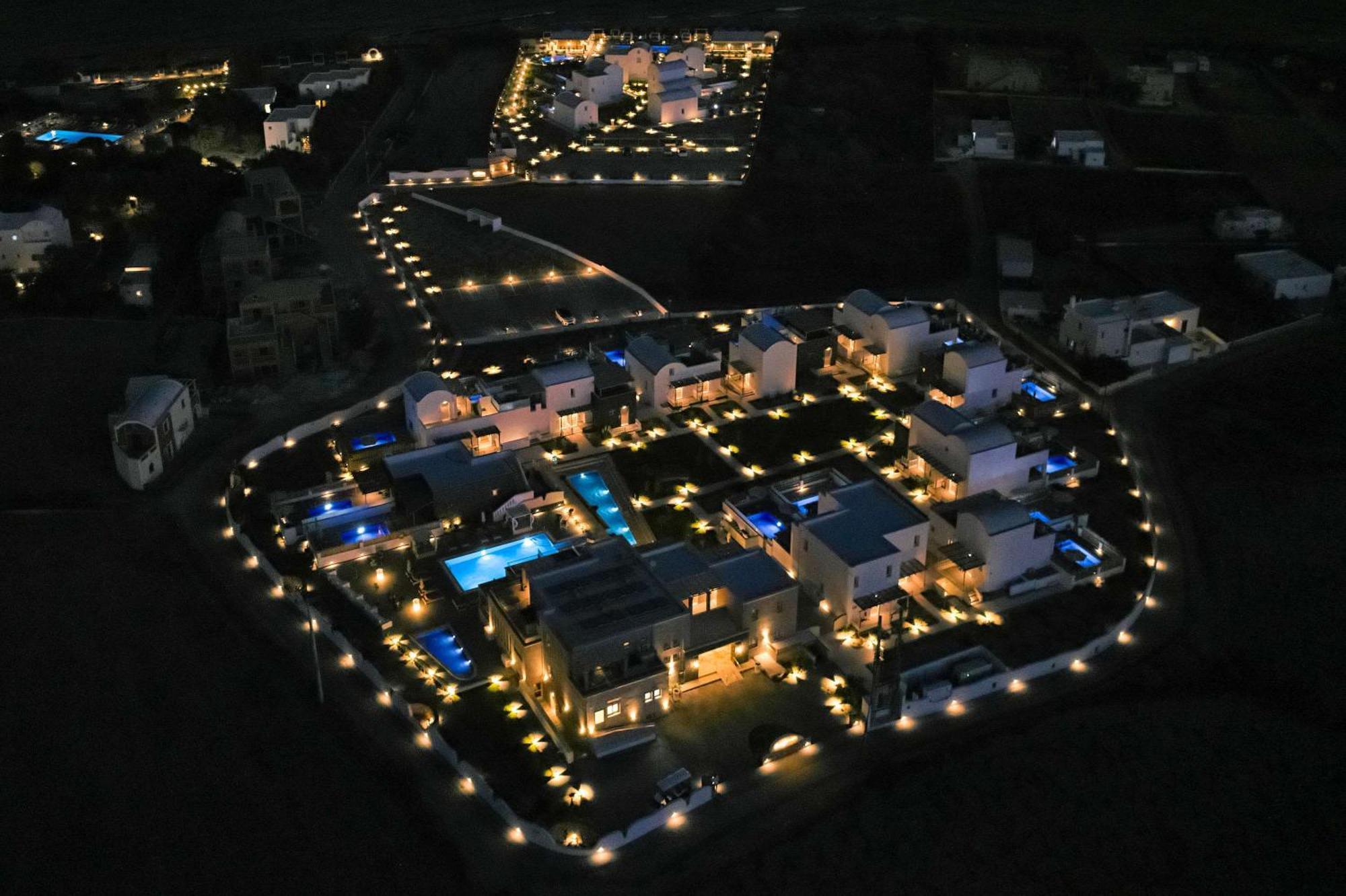 Sea Breeze Santorini Resort, Curio By Hilton Agios Georgios (Santorini)
